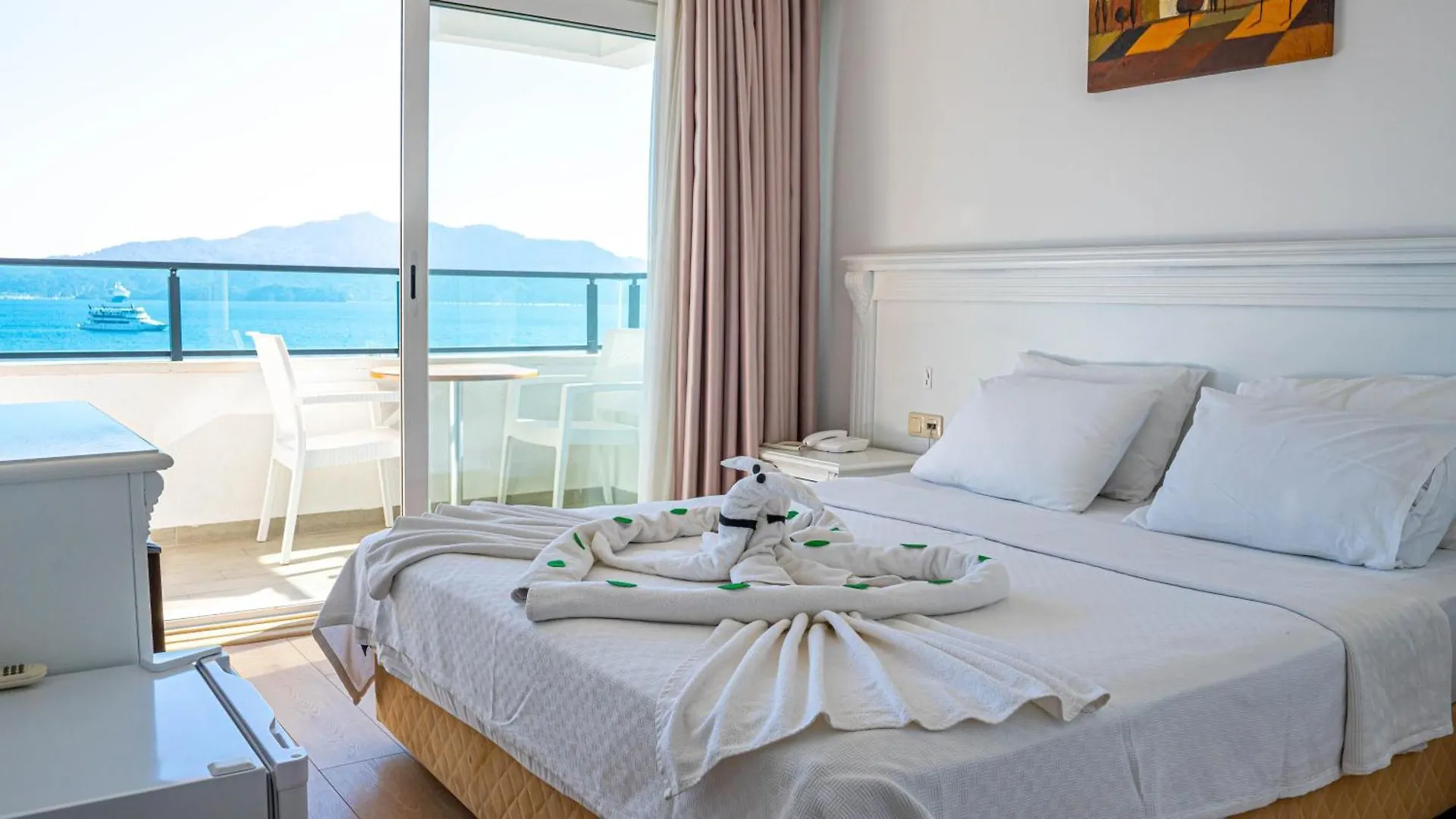Honeymoon Beach Otel مرمريس
